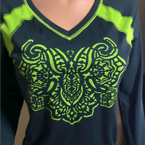 ATHLETA Women’s V-Neck Mosaic Cutout Long Sleeve Shirt - Picture 9 of 11